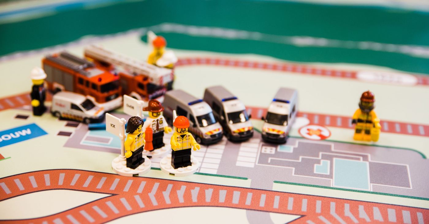 Hulpdiensten opgesteld langs het spoor